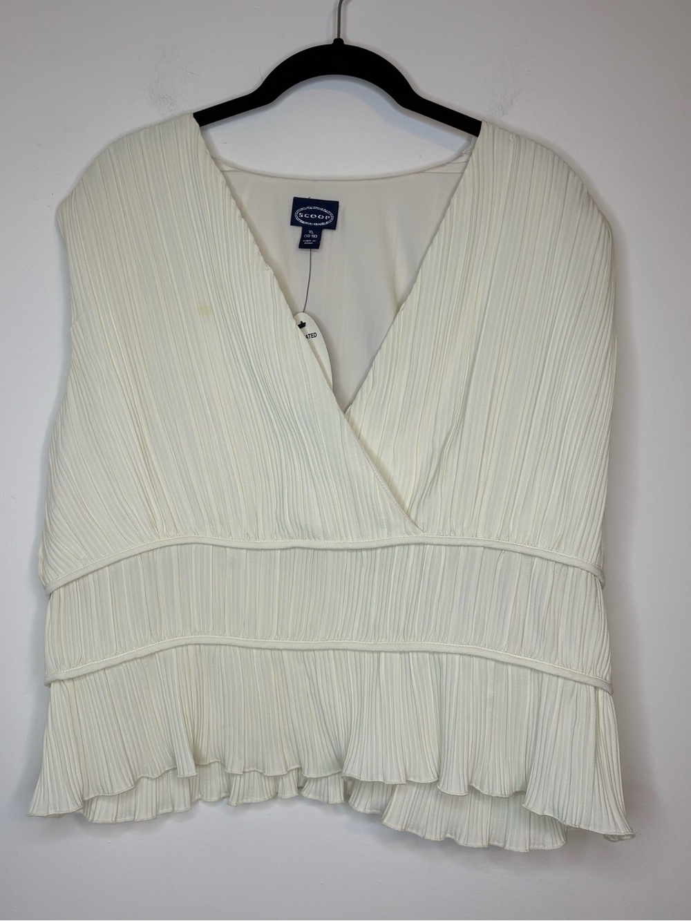 Scoop NWT Pleated V-Neck Women's Top in Off-White Size XL